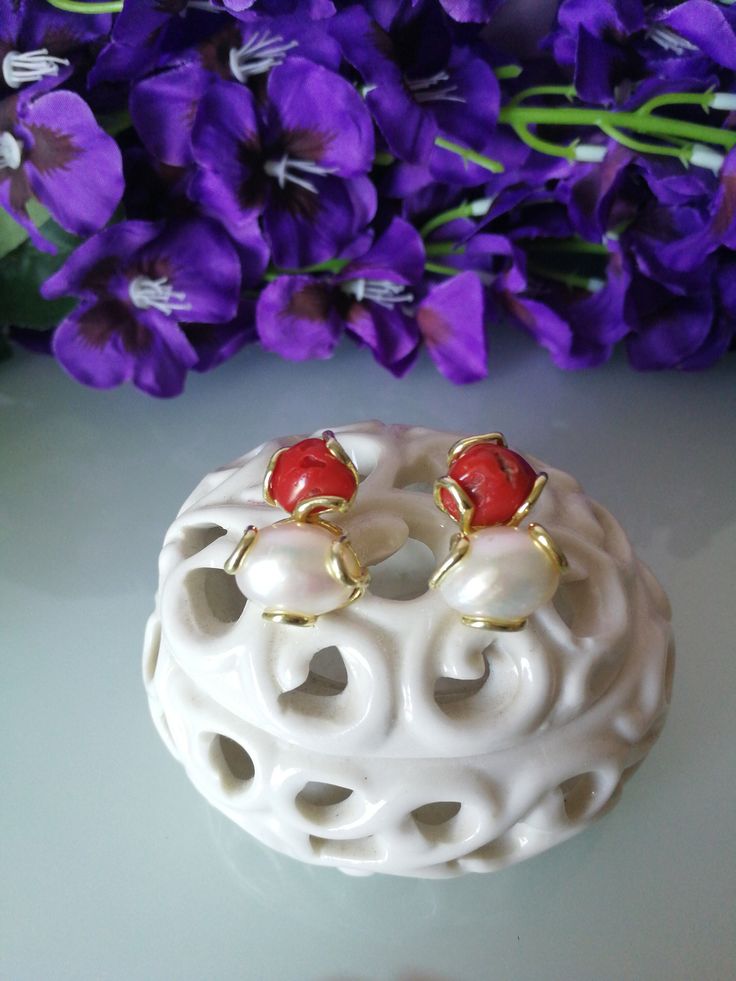 Elegant stud earrings with natural white baroque pearl and natural red coral from the Mediterranean, handcrafted gold plated silver setting. Measure length 2cm. Red Coral Earrings, Natural Pearl Earrings, Coral Earrings, Natural Pearl, The Mediterranean, Red Coral, Natural Red, Silver Frame, Baroque Pearls