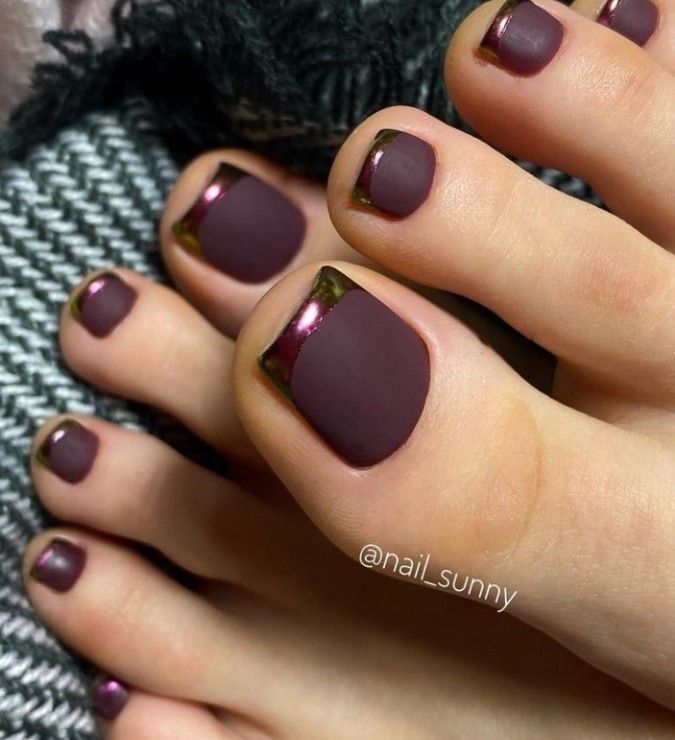 Toenail Colors For Fall 2022, Pink Accent Nail Ideas, Professional Nail Designs For Work, Pedicure Fall 2023, Feet Nails Design Pedicures, Pedicure Gel Ideas, Polished Toenails, Toe Pedicure Ideas, Acrylic Toe Nails Ideas