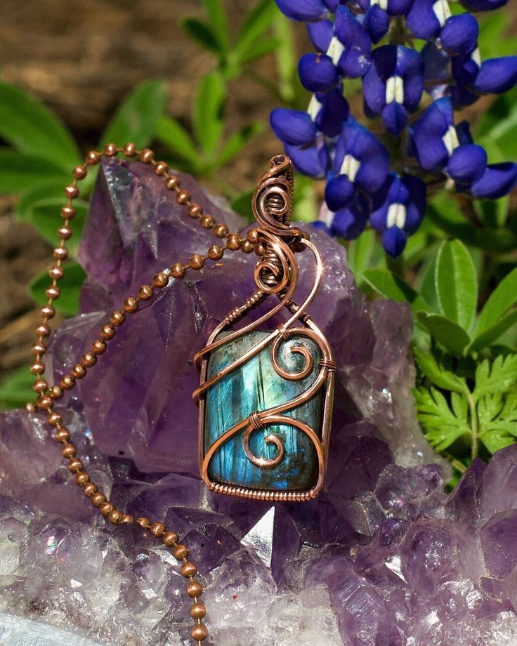 "This pendant features flashy rectangular labradorite. The gemstone is blue with hints of green and dark vertical slashes. The crystal is wire wrapped in a simple but swirly design intended to securely capture the stone while not obscuring much of the stone's face. There are swirling wire details in the bail to create continuity of the design from top to bottom. The wire is pure copper that has been antiqued and hand polished.  This boho necklace comes with an 18\" antique copper chain and lobster clasp. You can upgrade to a pure copper ball chain for $5. If you prefer a different length, let me know and I will gladly customize your chain for you! It ships for free in the US in a gift box. If you are ordering this for another person, I will include a handwritten note with your message for Luxury Wire Wrapped Necklace For Gift, Luxury Metal Wire Wrapped Necklaces, Swirly Designs, Wire Wrap Jewelry Designs, Wire Jewelry Designs, Wire Wrapping Crystals, Wire Wrapping Stones, Wire Work Jewelry, Necklace Wedding