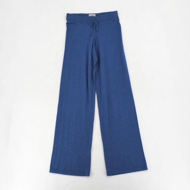 New Ugg Women Regular Size Blue Elastic Waist Drawstring Wide Leg Soft Cotton Pajama Pants S Condition: New Brand: Ugg Material: 100% Cotton Color: Blue Inseam: 32 Rise: 9.5 Width: 14.5 Measurement Size: S Msrp: $88 Measurements (In Inches) Are Approximate & Based On Flat Lay. Stock Photo For Reference Only, Please See Product Photos In Listing. Uggua5361w Blue Full-length Loungewear Bottoms, Blue Stretch Sweatpants For Loungewear, Blue Relaxed Fit Pants For Loungewear, Blue Straight Leg Loungewear Bottoms, Casual Blue Pants For Lounging, Blue Bottoms With Elastic Waistband For Relaxation, Casual Blue Lounging Bottoms, Casual Blue Bottoms For Lounging, Wide Leg Blue Pants For Loungewear