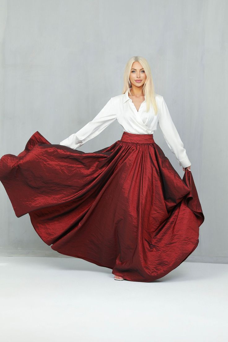 Taffeta skirt makes a classical elegant look. This skirt is perfect for any occasion.  Waistline can be made wider or more narrow. Skirt can be made longer or shorter.  More skirts you can see here:  https://www.etsy.com/shop/DesirCouture?ref=seller-platform-mcnav&section_id=40312230 In order's note you can write your waist measurements and I will make according to your size. Standard Waist sizes: XXS 24.5 (62cm) XS 26 (66cm) S 28.5 (72cm) S/M 30 (76cm) M 31.5 (80cm) M/L 33 (84) L 34 (86cm) L/XL Skirt Photoshoot, Couture Bridesmaid Dresses, Full Flared Skirt, Taffeta Skirt, Ball Skirt, Gown Skirt, Evening Skirts, Wedding Skirt, Classic Skirts