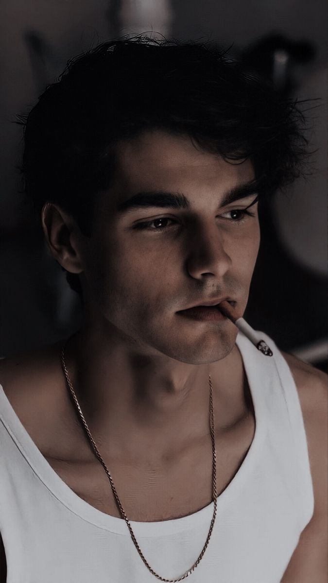 useless | Foto de homens, Fotografia rosto, Fotografia masculina Wattpad Guy Aesthetic, Hot Male Characters, Dark Haired Boy, Dark Boy Aesthetic, Mara Dyer, Male Model Face, Dark Men, Character Inspiration Male, Bad Boy Aesthetic