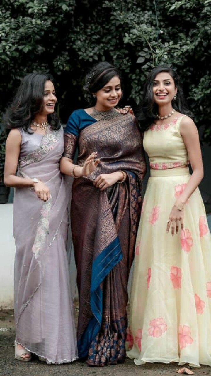 Engagement Sister Dress, Brides Maids Dress Styles Indian, Engagement Dress For Bride Sister Indian Simple, Engagement Bridesmaid Dresses Indian, Best Friend Wedding Outfit, Engagement Dress Ideas For Sisters, Saree For Sisters Wedding, Sister Of The Bride Dress Indian, Bride Maids Dresses Indian