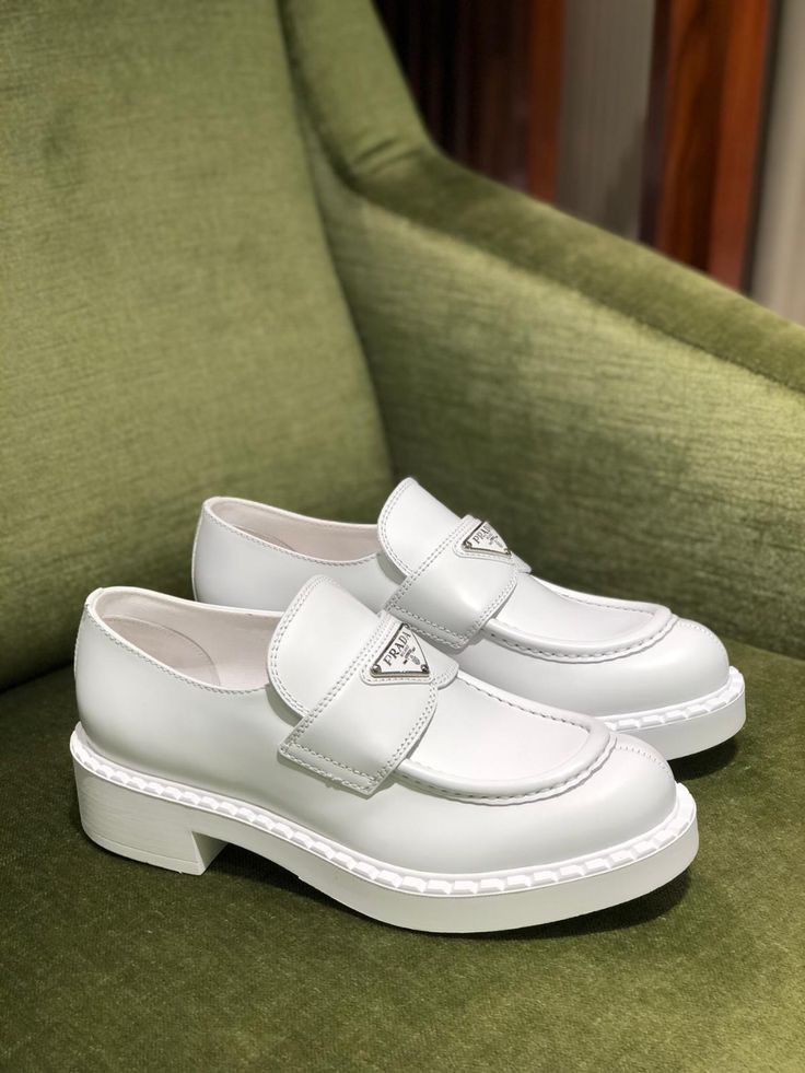 White coloured Prada shoes design Prada White Loafers, Prada Loafers, White Loafers, Socks Shoes, Mens Fashion Classic, Mens Travel Bag, Prada Men, Fresh Kicks, Elegant Shoes