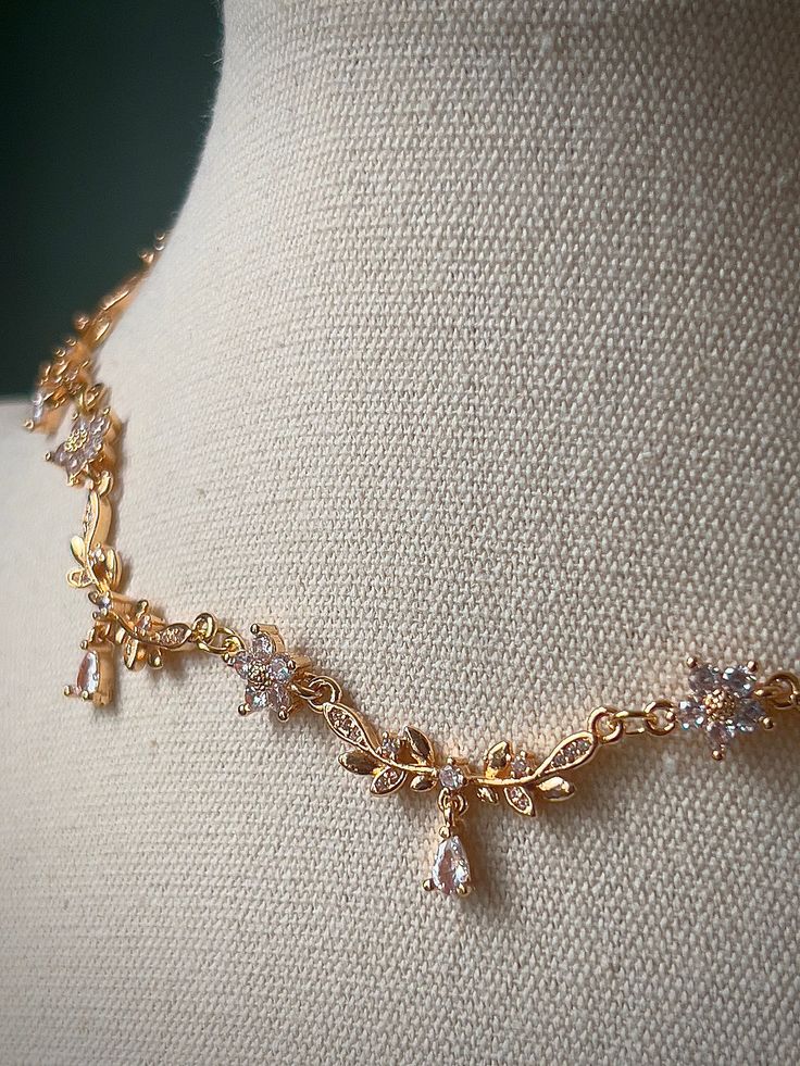 Gold Teardrop Flower Choker Necklace, Unique Elegant White Bride Jewellery, Royal Delicate Regency Choker, Pretty Fairycore Coquette Pendant - Etsy Fairycore Coquette, Flower Choker Necklace, Sabyasachi Jewellery, White Bride, Flower Choker, Heart Chain, Necklace Unique, Bride Jewellery, Unique Necklaces