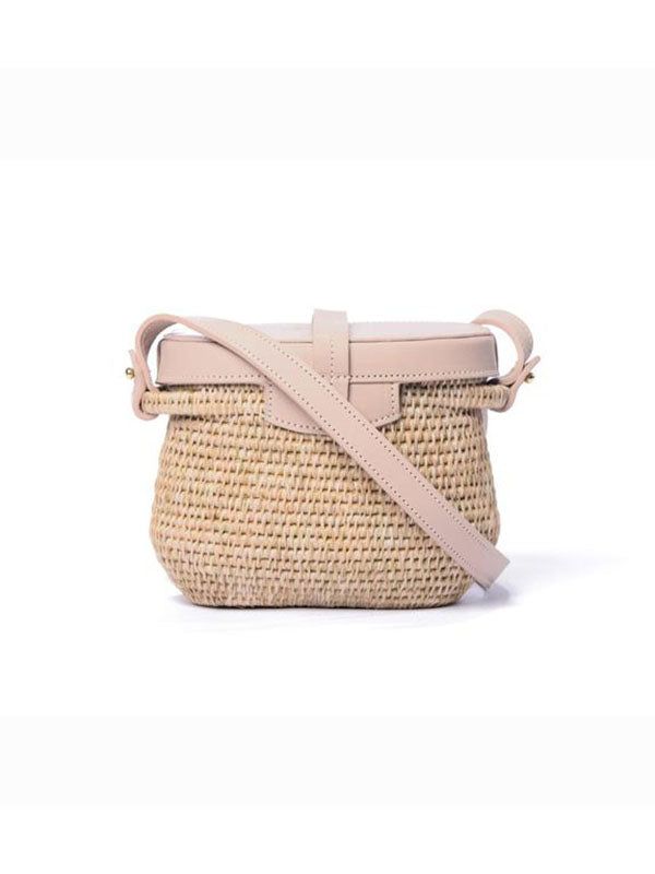 The Jabu Basket Bag in romantic pink quartz is sturdy, versatile and timeless. Handwoven in Eswatini, this woven basket bag is made from lutindzi grass – indigenous to Eswatini – and locally grown sisal fibre. The bag features a cuoio pink leather lid, gold hardware and hand carved cow horn details. Perfect for weddings, travelling, or an every day spring/ summer handbag. Natural Woven Leather Top Handle Bag, Beige Straw Bag With Woven Leather Top Handle, Eco-friendly Straw Bucket Bag With Woven Leather, Woven Leather Straw Bag With Top Handle, Top Handle Straw Bag With Woven Leather, Elegant Handwoven Natural Bucket Bag, Natural Leather Basket-shaped Bucket Bag, Natural Leather Basket Bucket Bag, Beige Leather Basket Bucket Bag