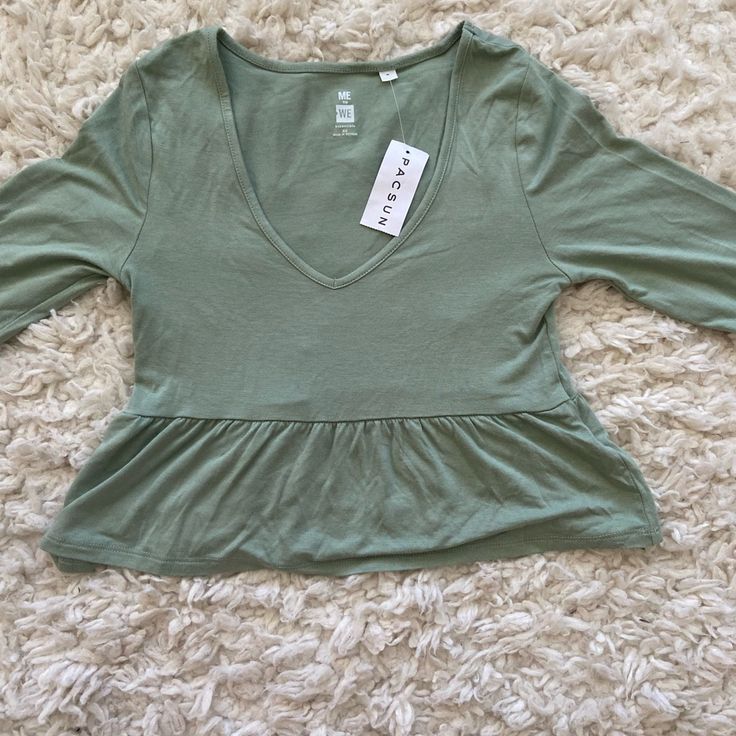 Pacsun Green Flowy Longsleeve Color: Green/Sage Green Size: Xs (I Wear A Size Small For Reference) Condition: Brand New W/Tags (Only Worn In The Picture For Reference) Super Cute Pacsun Flowy Longsleeve! Perfect For Back To School Or Summer! So Flowy And Comfy! Brand New With Tags And Only Worn In The Picture! Open To Reasonable Offers! Feel Free To Comment With Any Questions Or Concerns! Trendy Long Sleeve Tops For Vacation, Summer Long Sleeve Tops For Brunch, Long Sleeve Summer Top For Brunch, Green Stretch Long Sleeve Top For Spring, Trendy Summer Top With 3/4 Sleeves, Trendy Summer Tops With 3/4 Sleeves, Long Sleeve Tops For Vacation In Spring, Stretch V-neck Long Sleeve Top For Summer, Summer Long Sleeve V-neck Top