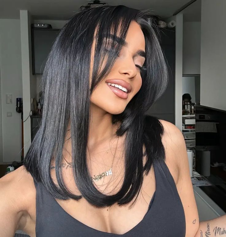 Cute Summer Haircuts: 25 Ideas for Women in Their 30s and 40s - Short to Long Hair Trends Black Lob With Bangs, Long Bob Hairstyles Black Hair, Haircut Ideas For Black Hair, Layers In Short Hair Shoulder Length, Black Short Hair Layers, Black Hair Haircut Medium, Short Hair Inspiration Layers, Medium Lob Haircut Straight, Long Bangs Medium Hair