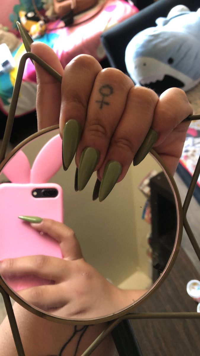 Green acrylic nails Maddy Green Nails, Green Grey Nails, Green Nails Black Women, Stage Green Acrylic Nails, Brat Green Nails, Slime Green Nails Acrylic, Green Acrylic Nails, Purple Acrylic Nails, Gray Nails