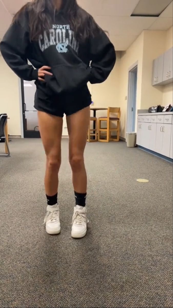 Athletic Day Outfits, Cute Outfits With Black Lululemon Shorts, School Shorts Outfits Highschool, Comfortable Athletic Outfits, Cute Fits With Shorts For School, Lulu Shorts And Hoodie Outfit, How To Style Black Athletic Shorts, Shorts Outfits Sporty, Outfits W Black Shorts