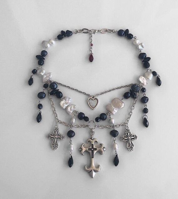 you can contact me on instagram! @6kalopsia9 Amazon Goth Jewelry, Spring Goth Necklace, Summer Goth Necklace, Dark Jewelry Bead, Grungecore Jewelry, Gothic Jewelry Necklaces, Gothic Necklace Aesthetic, Edgy Metal Cross Jewelry, Edgy Handmade Metal Jewelry