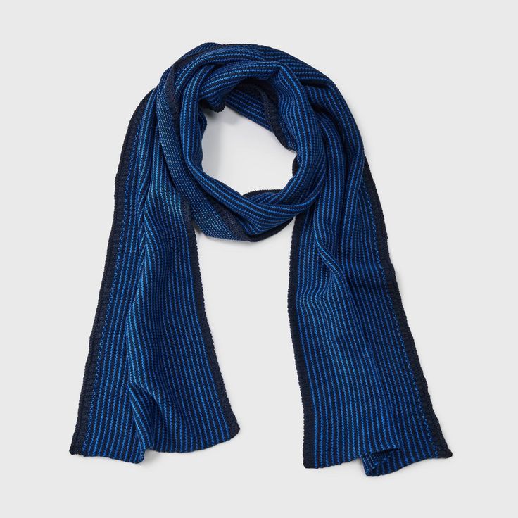 Add a stylish finishing touch to your winter ensemble with this Striped Knitted Scarf from Goodfellow & Co™. Made from a single-layered heavyweight fabric, this knitted scarf offers plenty of warmth to your neck. Boasting a striped pattern in navy and blue for a cool look, you can pair it with a variety of cold-weather ensembles for smart styling. Goodfellow & Co™: Feel good in what you wear, anywhere.