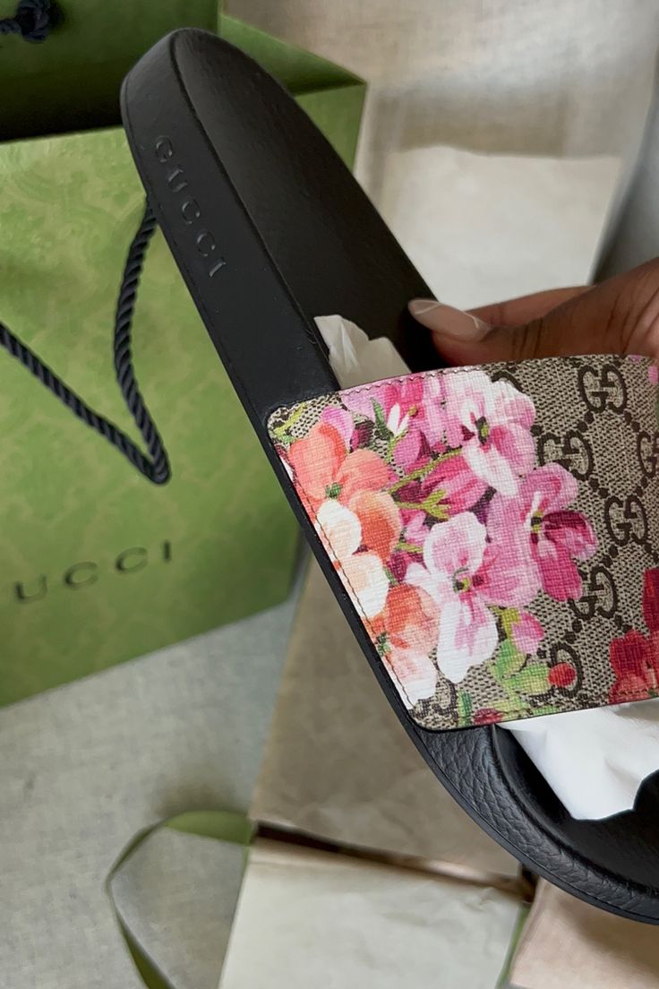 Gucci Floral Slides, Gucci Slides Outfit Women, Gucci Slides Women, Gucci Sliders, Gucci Bloom Slides, Gucci Slides Outfit, Luxury Slides, Crocs Fashion, Holiday Lookbook