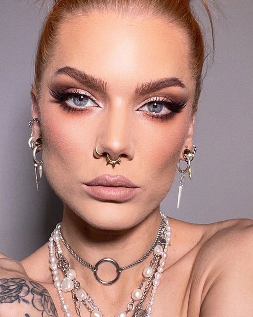 Metallic Makeup Looks, Linda Hallberg Makeup, Neutral Makeup Look, Wanna Recreate, Metallic Makeup, Linda Hallberg, Neutral Makeup, Lots Of Makeup, Makijaż Smokey Eye