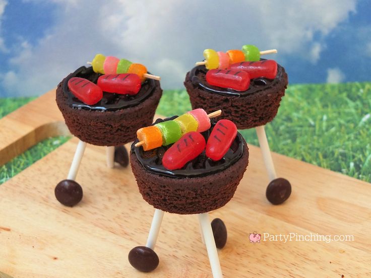 there are two desserts with candy on sticks