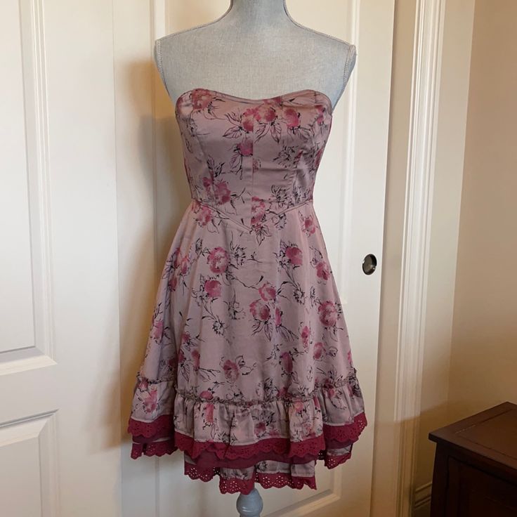 Nwt Size 6 Strapless/Removable Straps. Lined. Fitted A-line Strapless Dress With Floral Print, Floral Halter Dress, Boho Midi Dress, Navy Floral Dress, Boho Mini Dress, Crochet Mini Dress, School Dresses, Striped Shirt Dress, Tiered Midi Dress