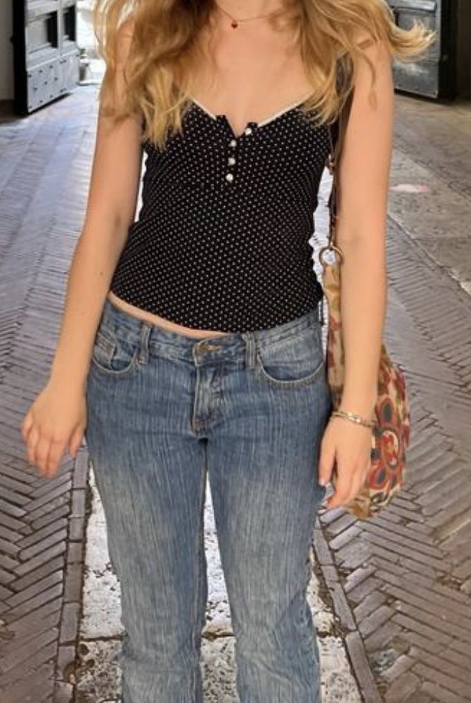 Brandy Melville Coquette, Brandy Melville Jeans, Models Off Duty Style, Polka Dots Outfit, Downtown Outfits, Effortless Outfit, Low Rise Jeans, Cute Everyday Outfits, Outfit Inspo Fall