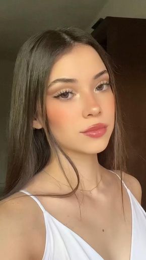 Inverted Filter, Makeup Looks Everyday, Teknik Makeup, Filter Photo, Soft Makeup Looks, Beauty Makeup Tutorial, Makeup Artist Tips, Light Photo, Simple Makeup Looks