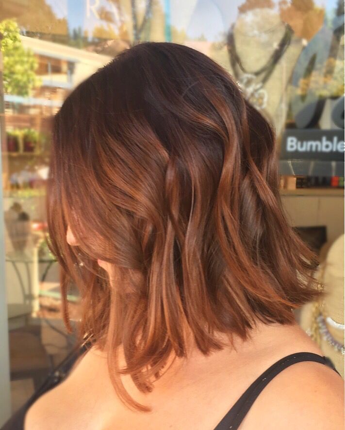 Cooper Bayalage Brunette, Copper Balayage Brunette Short Hair, Balayage For Dark Brown Hair Copper, Balayage Brown To Copper, Brown Copper Hair Balayage, Balayage Ginger Brown, Red Brown Balayage Short Hair, Short Copper Balayage Hair, Cowboy Copper Hair Brunette Short