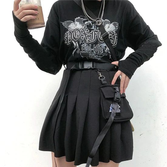 Darkwear Black Skirt Black Female Fashion, Skirts Casual, Gothic Skirt, Short Pollera, Harajuku Women, Style Gothic, Plaid Pleated Skirt, Fashion Shorts, Pants Women Fashion