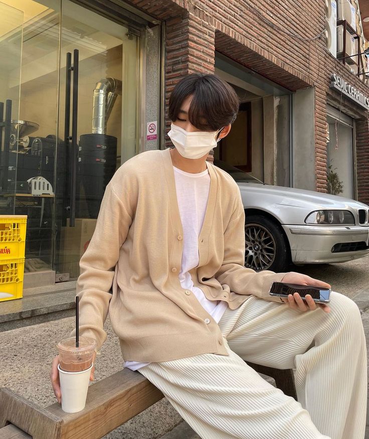 Gay Boy Outfits, Cardigan Outfit Korean, Soft Boy Aesthetic Outfits, Mens Cardigan Outfit, Summer Outfits Old Money, Aesthetic Selfie Ideas, Korean Outfits Men, Soft Boy Outfits, Old Money Summer Outfits