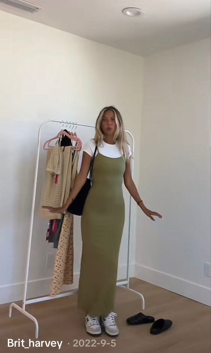 #skimsdress #skims #dress #fitted #maxidress #olivegreen #layering Maxi Bodycon Dress Outfit, Body Con Dress Outfit Casual, Fall Outfit Staples, Long Dress Elegant, Slip Dress Outfit, Maxi Dress Winter, Body Con Dress Outfit, Green Bodycon Dress, Cute Modest Outfits