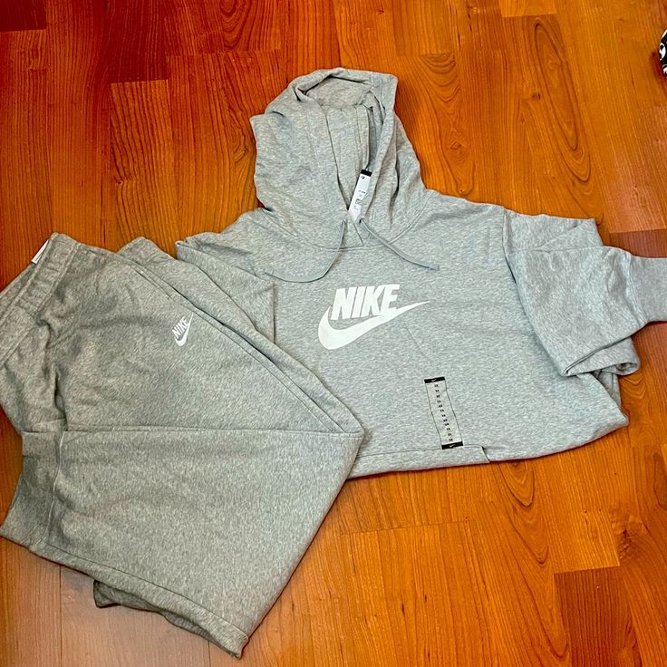 Beautiful Gray Nike Set-Sweatshirt And Jogger Pant Available In 3x Hooded Sportswear Tracksuit For Loungewear, Hooded Tracksuit For Loungewear, Fleece Tracksuit For Loungewear In Sportswear Style, Gray Athleisure Tracksuit For Leisure, Fleece Tracksuit For Loungewear, Nike Cotton Sweatshirt For Loungewear, Sporty Gray Fleece Tracksuit, Gray Hoodie Activewear For Loungewear, Nike Sportswear Tracksuit For Sports