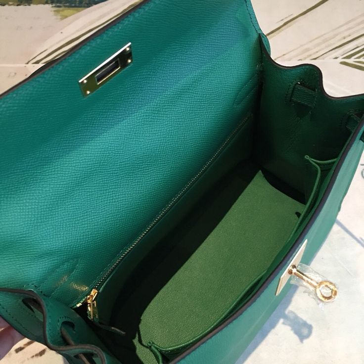 Description HRMS Kelly 28 Vert Jade Green Bag For Women, Handbags, Shoulder Bags 11in/28cm Rep 1:1 Size: 28 x 22 x 10 cm / 11 x 8.5 x 4.5 inches (Length x Height x Width) Hermès bags are considered the ultimate luxury item worldwide. Each piece is handcrafted with waitlists that can exceed a year or more. The streamlined and demure Kelly style is always in high demand, it is particularly lovely in this vibrant version with gold hardware. Epsom is textured with a wonderful grainy appearance. Epso Verde Jade, Louis Vuitton Shirt, Hermes Kelly 28, Chanel Shirt, Fendi Peekaboo, Grey Bag, Luxury Products, Hermes Bags, Evening Clutch Bag