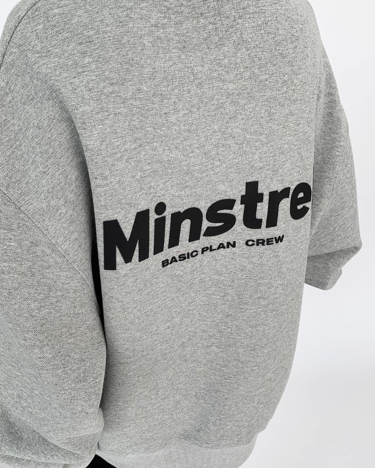 Sweat tops with a logo on the back that makes it stand out.

A versatile piece that can be used from street style to basic style.

Although it is simple, it adds an edge to your outfit.

◾️Model
Height/Weight: 158cm(62.2in)/45kg(99.2lb)
Size：L






Cm
(inches)

Length
Chest
Shoulder
Sleeve Length


M
69(27.1)
120(47.2)
56(22.0)
64(25.1)


L
71(27.9)
124(48.8)
58(22.8)
65(25.5)


XL
73(28.7)
128(50.3)
60(23.6)
66(25.9)


2XL
75(29.5)
132(51.9)
62(24.4)
67(9.6) One Piece Top, Sweat Top, Strike A Pose, Basic Style, Fur Jacket, Model Height, Shoulder Sleeve, Hoodie Shirt, Street Style