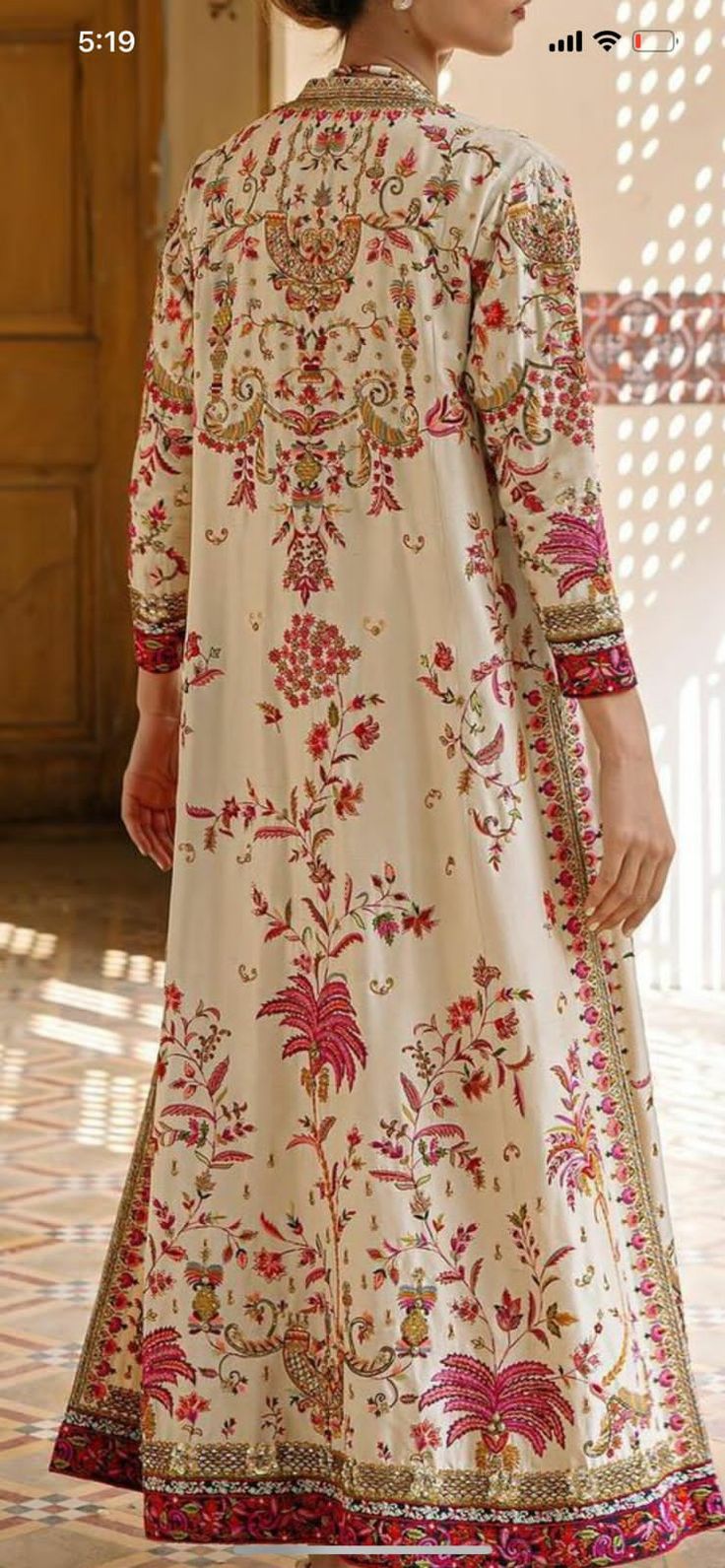 Mughal Border Design, Kashmiri Motifs, Liz Cooksey, Mughal Border, Kamiz Design, Printed Outfits, Prints Inspiration, Kashmiri Embroidery, Resham Work