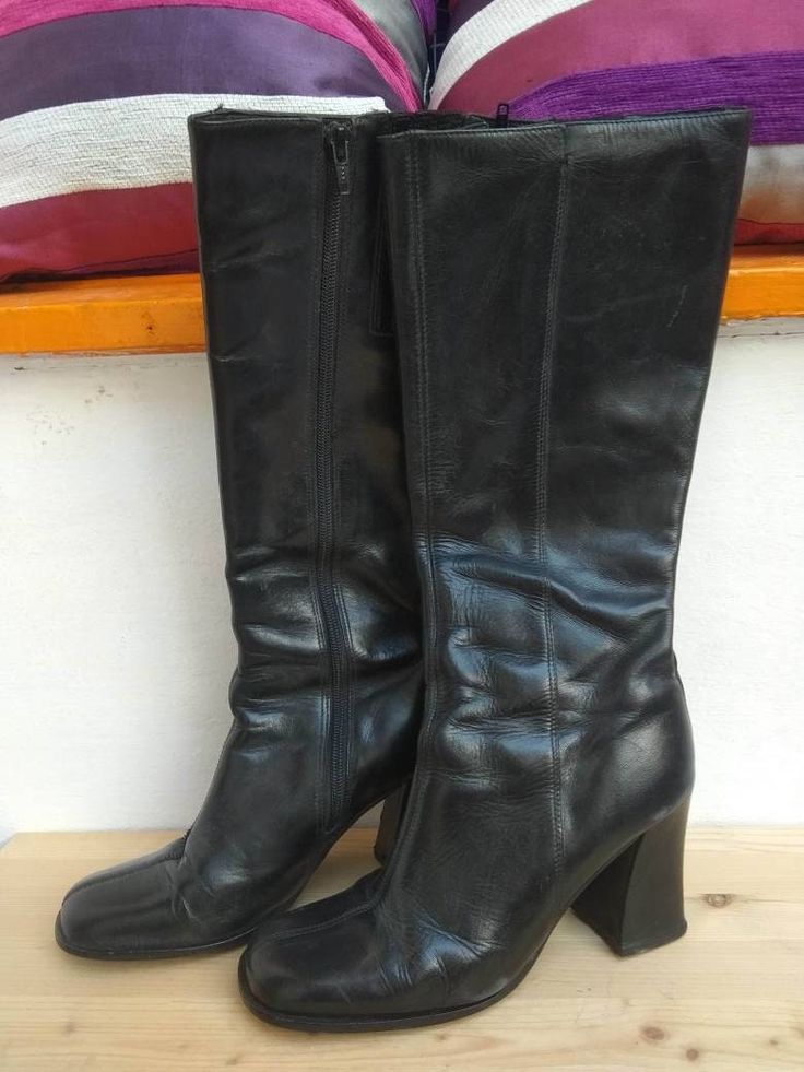 Amazing vintage boots. 38 eu size. Black leather. Made in Brasil. Very good condition Vintage Black Leather Boots, Tall Black Boots Aesthetic, Blsck Boots, Heeled Black Boots Outfit, Black Heeled Boots Outfit, Vintage Black Heels, Vintage Black Boots, 80s Boots, 60s Boots