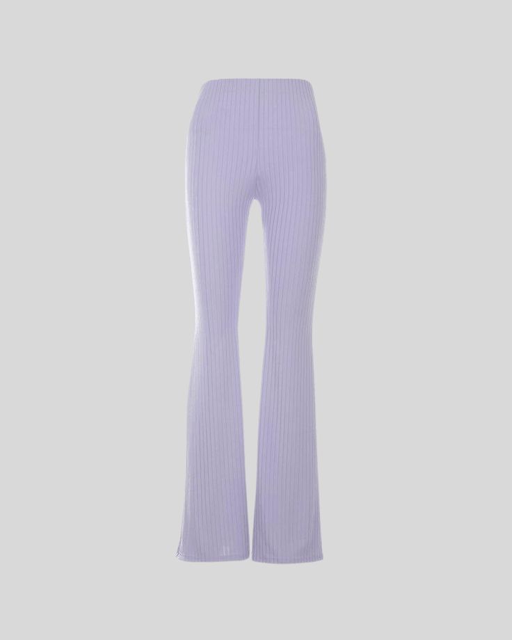 Details: We are obsessed with our Ribbed Austin Flared Pants because it is just so comfy and so versatile. Pair it with a comfy top in the summer or a long sleeved jumper for the winter. Materials:95.5% Cotton + 4.5% Spandex Crop Top With Jeans, Halter Top Dresses, Floral Bodycon, Comfy Tops, Cami Crop Top, Halter Crop Top, Long Crop Top, Flared Pants, Long Tshirt