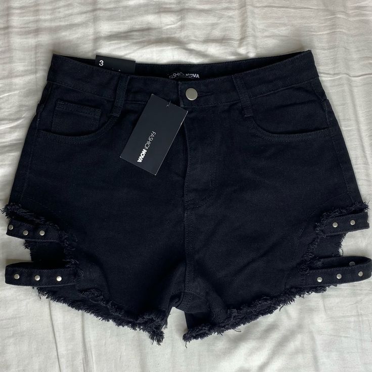 Short Black Fashion Nova Size 3 Black Jean Shorts For Summer Streetwear, Black Grunge Bottoms For Night Out, Edgy Black Jean Shorts For Streetwear, Punk Style Shorts For Summer Night Out, Short Length Black Punk Bottoms, Grunge Bottoms For Summer Night Out, Edgy Black Jean Shorts For Spring, Punk Black Shorts For Spring, Edgy Black Shorts For Night Out