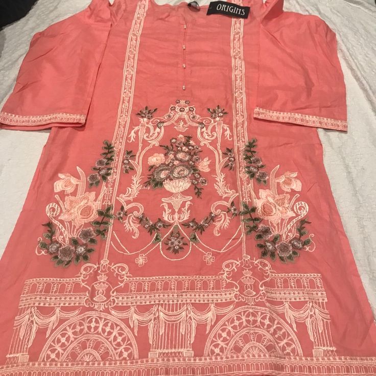 Ethnic Brand Pink Kameez New With Tags Embroidered Pink 24 Inch Bust Tag Says Xl But Fits Like Xxl Designer/Wedding / Party Wear/ / Bridesmaid / Punjabi Casual / Dance / Pooja / Festival Muslim Afghani Bengali Sana Safinaz, Gul Ahmad, Khaadi, Asim Jofa, Farah Talib Aziz, Maria B, Faraz Manan, Sobia Nazir, Threads And Needels, Threads And Motifs, Chineyere, Bonanza, Ethnic, Sapphire, Cross Culture, Agha Noor, Saniya Maskatiya, Branded Original Dresses Shalwar Salwar Kameez Desi Kurti Kurta Plus N Traditional Pink Lawn Suit For Spring, Pink Traditional Lawn Suit For Spring, Traditional Pink Cambric Kurta, Bollywood Style Straight Kurta Lawn Suit For Summer, Fitted Cambric Salwar Kameez For Summer, Traditional Pink Lawn Suit For Summer, Elegant Mulmul Salwar Kameez For Spring, Bollywood Style Embroidered Summer Lawn Suit, Bollywood Style Summer Lawn Suit With Straight Kurta