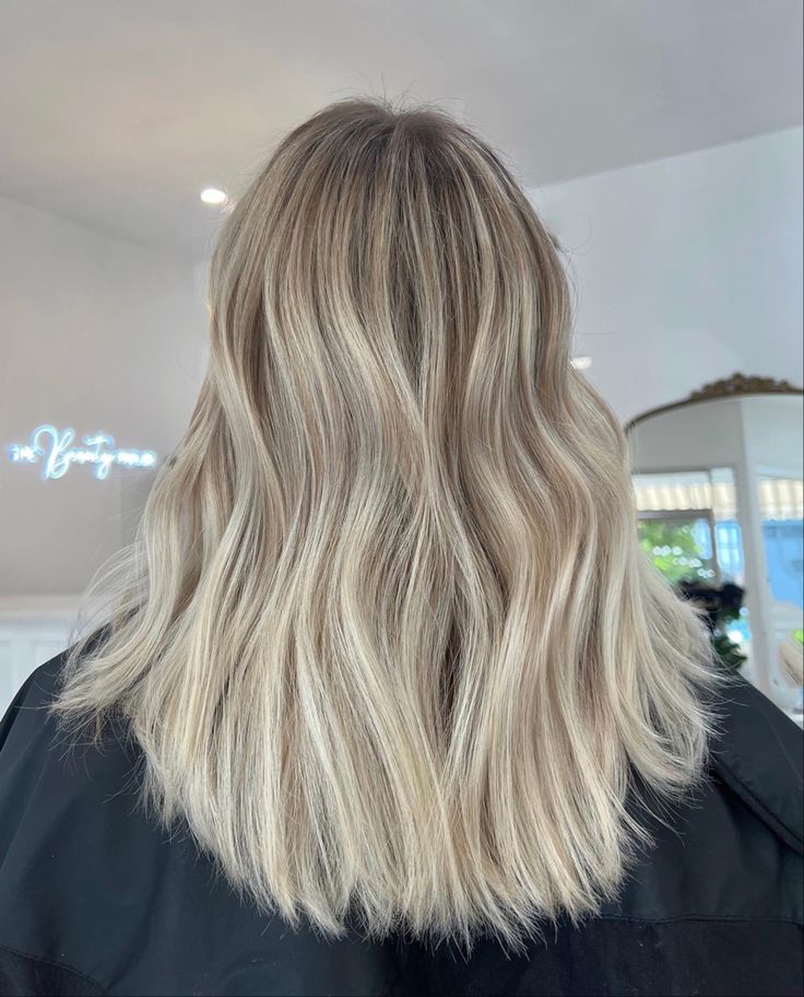 Bright blonde with an easy grow out. Soft natural root Dark Root Into Blonde, Easy To Grow Out Blonde Hair, Natural Bright Blonde Highlights, Blonde Natural Roots, Beige Blonde Root Smudge, Soft Root Blonde, Bright Blonde Low Maintenance, Blonde Highlights Root Shadow, Shadow Root Blonde Medium Length