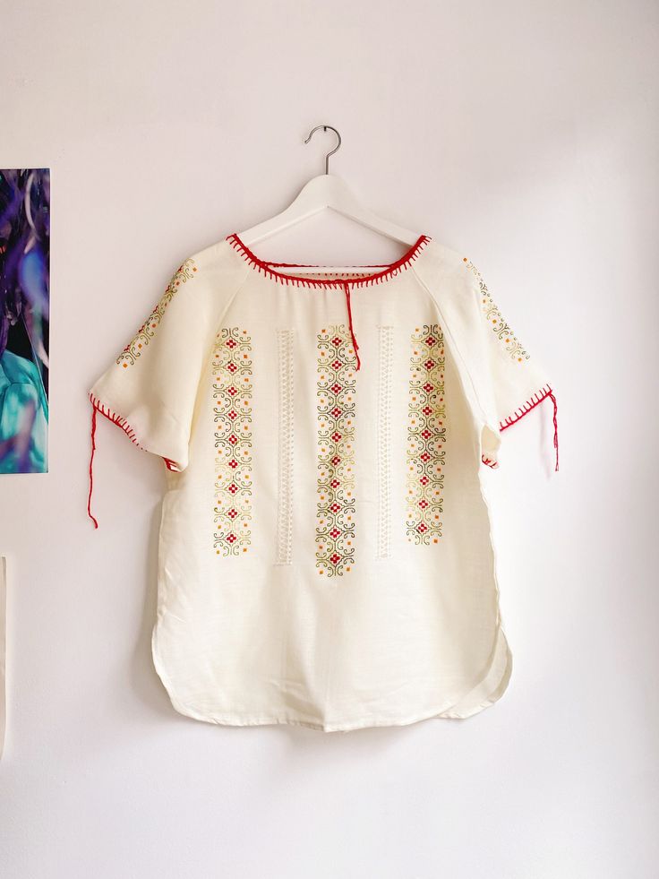 PLEASE NOTE new orders will be shipped after 13th of March due to holiday 💝 please enjoy 15% off the whole collection 💕   Vintage cotton folklore top with embroidery. From the seventies. Lovely embroidery with green and red threads. Cute details. In a used condition, some little signs but nothing major. Fits for size L or XL, but please check measurements to be sure. size L / XL armpit to armpit: 55cm length: 70cm Please compare it with a garment you already own to be sure :) Thank you for visiting my shop <3  { Please read this before shopping } -  Please note that you are buying a vintage garment, garments will not be as new but I check each item very well. Major flaws are always noted in description. Everything is steamed before shipping - All sales are final  - Within Europe I ship m Folk Blouse With Multicolor Embroidery Motif, Spring Folk Style Embroidered Top With Motif, Summer Geometric Embroidery Tunic Top, Folk Style Peasant Tunic Top With Floral Embroidery, Folk Style Peasant Top With Floral Embroidery, Cream Cotton Tops For Festival, Bohemian Crew Neck Top With Geometric Embroidery, Embroidered Peasant Tunic Top, Peasant Style Tunic Top With Floral Embroidery