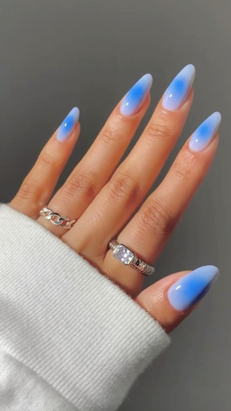 Cute Nail Designs Ombre, Blue Aroura Nails, Cute Nail Inspo 2024, Light Blue Airbrush Nails, Blue Gradient Nails Acrylic, Summer Nails Inspo 2024 Blue, Nail Inspo Aura Nails, Sunner Nails Idea, Blue Aura Nails Almond