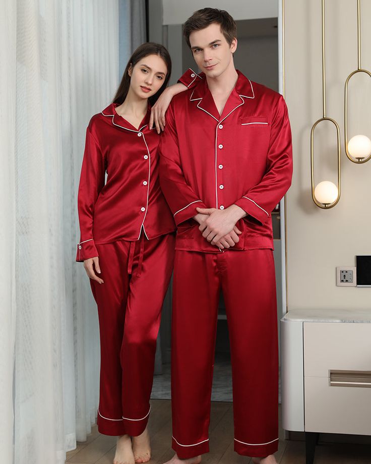 100% Mulberry Silk Breathable & Lightweight Lightweight & Comfortable Type: Men's Pajamas(22-2309)*1+Women's Pajamas(19-XJW140)*1Material: 22 Momme Luxury Mulberry Silk. Features: Satin, wear-resistant and stylish.Details: Classic Solid Color, Designed Long Sleeves, Regular Fit. Introducing our luxurious long-sleeve, long-pants silk pajama set for couples! Crafted from the finest silk fabric, this exquisite sleepwear ensemble is designed to provide both comfort and style for you and your loved o Provider Man, How To Wash Silk, Men's Pajamas, Couple Pajamas, Silk Pajama, Silk Pajama Set, Women's Pajamas, Matching Pajamas, Christmas Couple