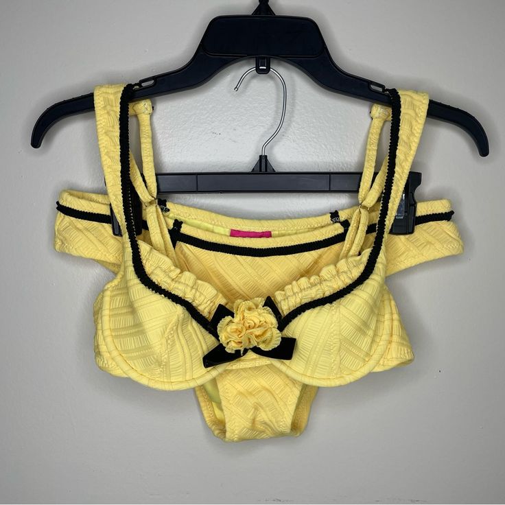 Insane 20+ Year Old Betsey Johnson Bikini The Bottoms Look Brand New Top Looks Like It Was Worn A Few Times Top Is A Medium And The Bottoms Are A Large Overall Fit Is Slightly Smaller The Same One Is Listed On Here For $498 #Vintagebetseyjohnson #Coquettebikini #Y2kbikini #Yellowbikini #Retrobikini Chic Yellow Swimwear For Spring, Chic Yellow Swimwear For Pool, Chic Yellow Swimwear For The Pool, Yellow Underwire Swimwear For Spring, 80s Bikinis Vintage, Cool Bikinis, 80s Bathing Suit, High Waisted Swimsuit Bottoms, Unique Bikinis