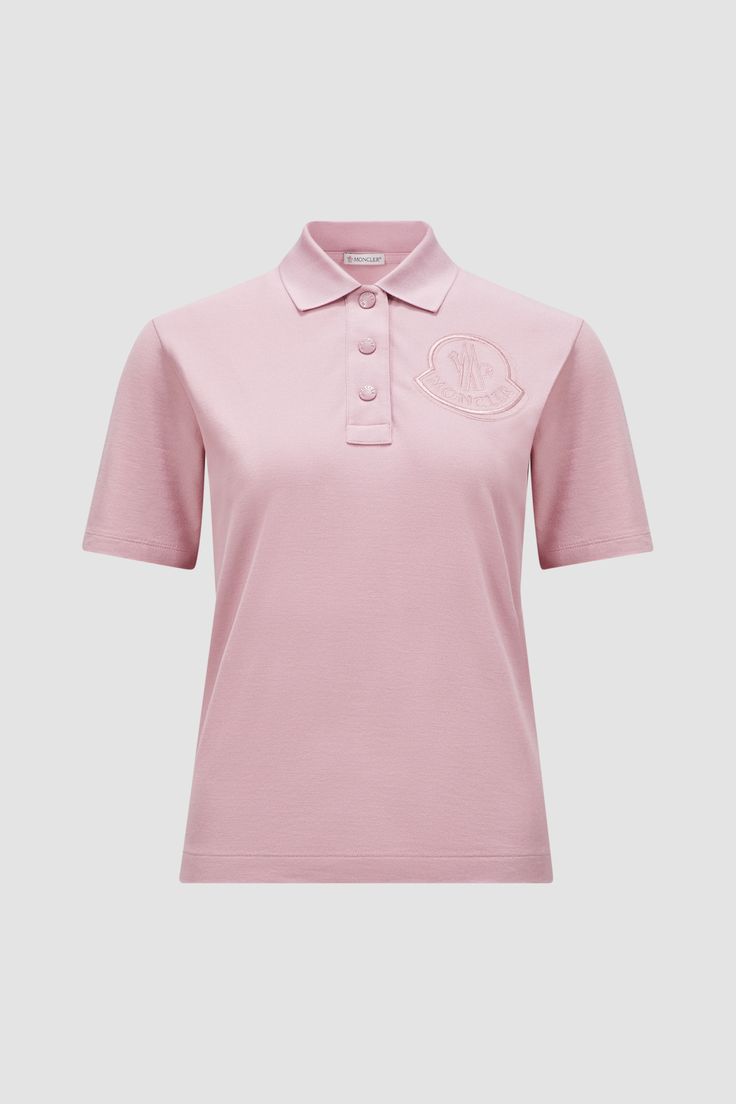 Designed to transcend seasons and trends, this polo shirt is crafted from cotton piquet. The loose fit style is enriched with an embroidered logo. Personalized Jacket, Outerwear Outfit, Ski Pants, Shell Jacket, Dress With Cardigan, Fit Style, Ski Jacket, Lightweight Jacket