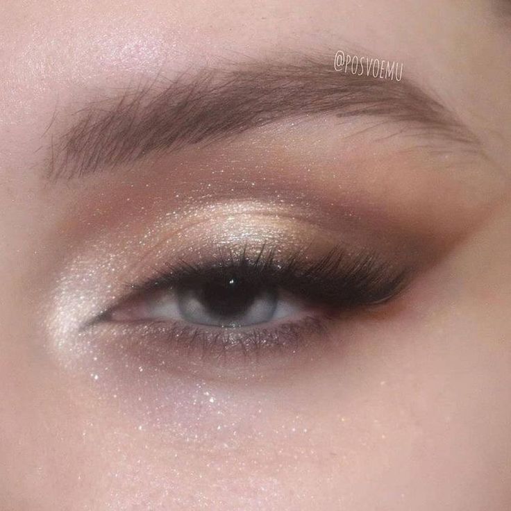 Makeup Looks Prom Formal, Brown Makeup Looks Blue Eyes, Simple Christmas Glam Makeup, Makeup Inspo For Quince, Champagne Color Makeup Looks, Natural Prom Makeup Hooded Eyes, Straight Line Eyeliner, Makeup That Matches Green Dress, Light Eye Shadow Looks