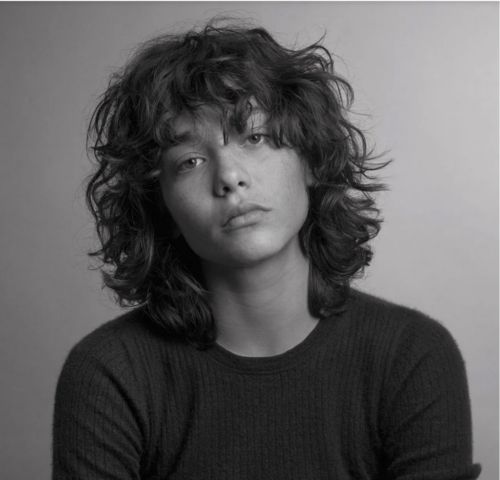 Shoulder Length Shag Haircut Thick Hair, Curly Wavy Bob With Bangs, Short To Medium Wavy Haircuts, Short Curls With Bangs, Curly Wolf Cut Short, Short Curly Layers, Short Wavy Shag, Steffy Argelich, Vogue Models