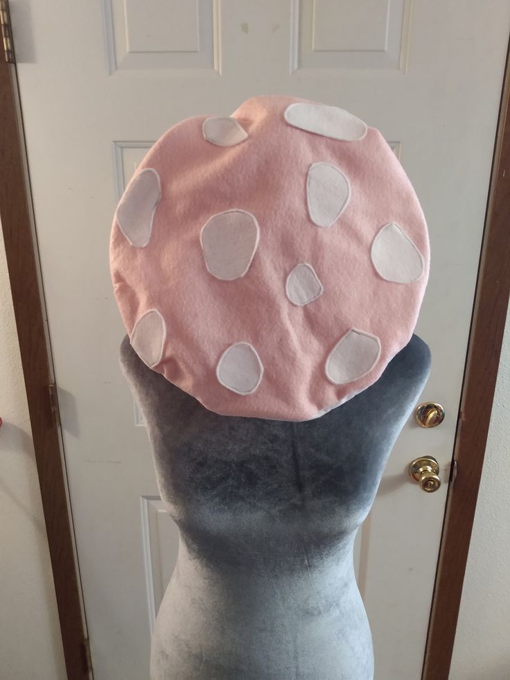 Cute, novelty toadstool or mushroom top beret. These berets are perfect for anyone who feels a particular fondness for the cottage core style and aesthetic. Also perfect for anyone who likes mushrooms! Diameter of top: 12in.(30.48cm)  Circumference of band: 21.5in.(54.61cm) to 24in.(60.96cm) If you have any questions, please contact before purchasing Mushroom Beret, Toadstool Mushroom, Cottage Core Style, The Cottage, Berets, Cottage Core, Pale Pink, Accessories Hats, Stuffed Mushrooms