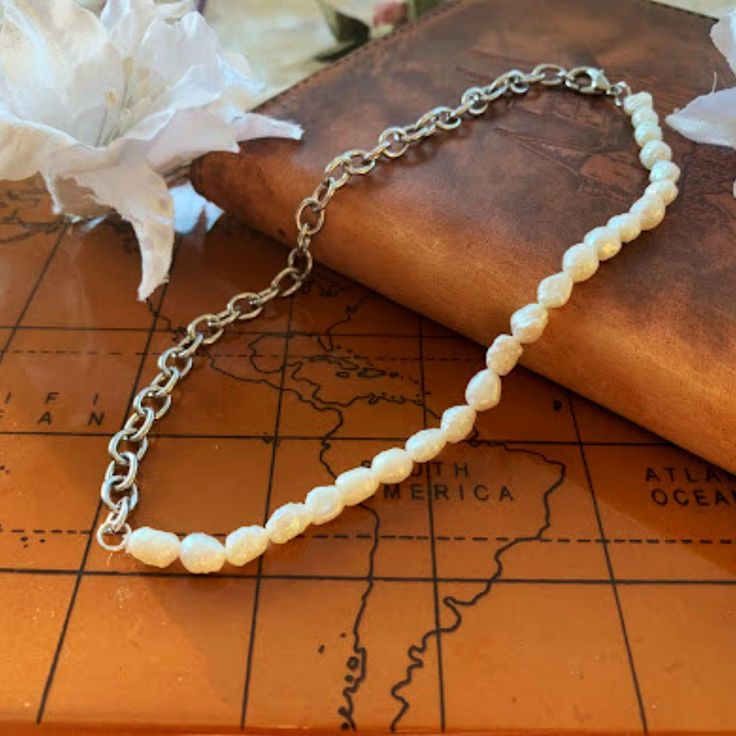 A minimalist chain and pearl necklace perfect for layering! Made with white freshwater pearls and real stainless steel chain for a well-balanced look. .｡*ﾟ+.*.｡ Materials  ﾟ+..｡*ﾟ+ + Real freshwater pearls + Silver stainless steel chain Want to look your best? Here's a matching bracelet! : https://www.etsy.com/listing/1172531931/original-pearl-chain-bracelet-silver?click_key=958b7b32931c259ef32969257c787342033276ec%3A1172531931&click_sum=60639e12&ref=shop_home_active_8&pro=1&frs=1 If you love th White Pearl Necklace With Silver Chain, White Stainless Steel Chain Necklace, Pearl Chain Necklace Gift, Pearl Chain Necklace As A Gift, Silver Pearl Necklace With Clavicle Chain For Everyday, Gift Pearl Chain Necklace With Silver Chain, Dainty White Pearl Necklace With Chain, Everyday Silver Pearl Chain Necklace, Everyday Pearl Charm Chain Necklace