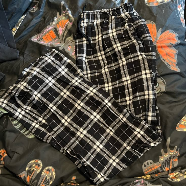 Black And White Flannel Pajama Pants, Brand New Never Worn!! Flannel Pajama Pants Woman, Black And White Plaid Pajama Pants, Black Pajama Pants, Flannel Pajama Bottoms, Black And White Flannel, Plaid Pajama Pants, White Flannel, Flannel Pajama Pants, Plaid Pajamas