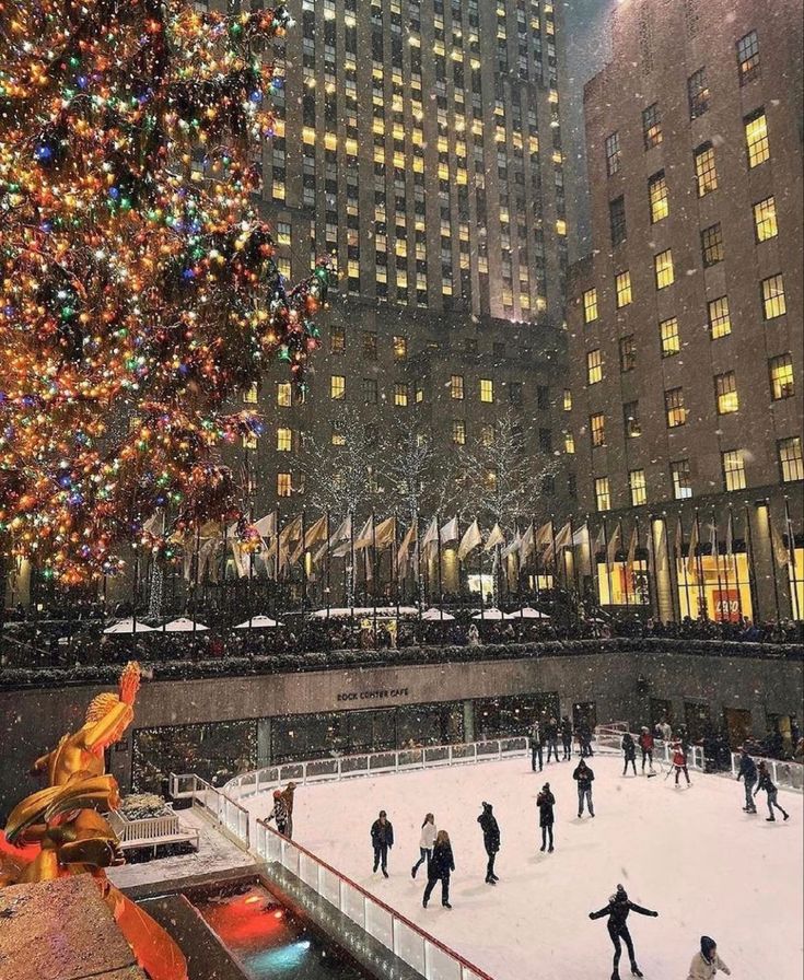 NYC • Chrisrmas • Ice skating • Christmas Tree • Winter Aesthetic • Winter Vibes • Snow • Cold New York Noel, Christmas Nyc, New York City Christmas, Winter Nyc, San Myshuno, Christmas Dreaming, Nyc Christmas, Nyc Aesthetic, Aesthetic Christmas