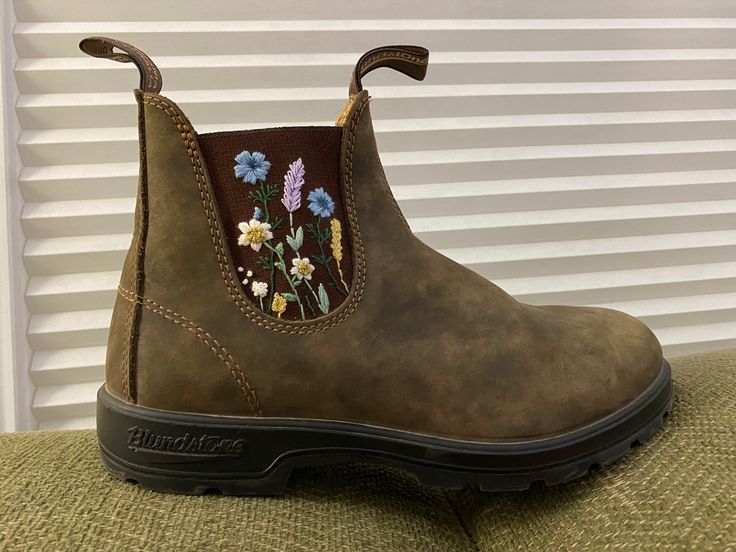 Wildflowers embroidered on #blundstone boots! #embroidery Embroider Blundstone, Blundstone Boots Embroidery, Embroidery On Boots, Embroidered Chelsea Boots, Embroidery On Blundstone, Wedding Hiking Boots, Embroidered Blundstone Boots, Adventurecore Clothes, Granola Wardrobe