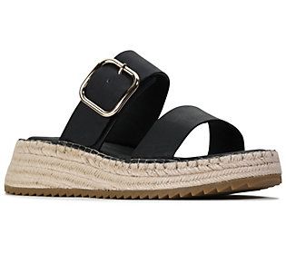 Combining two signature summer styles and a comfortable footbed, the Lupa is a sun-kissed espadrille slide that evokes the feel of a day spent lounging on the beach. From Los Cabos. Espadrilles Slides, Summer Styles, Sun Kissed, Womens Sandals, Espadrilles, The Beach, Summer Fashion, Slip On, Sun