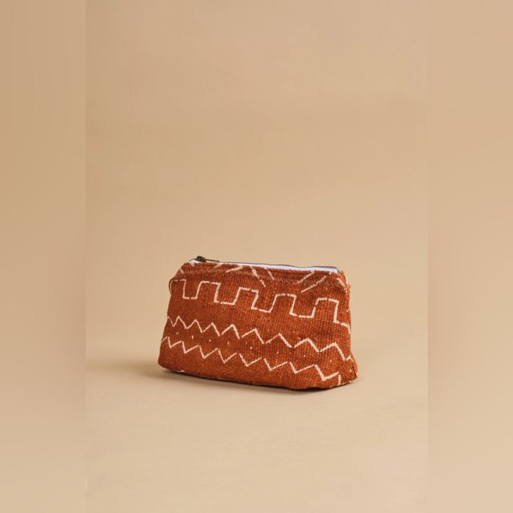 Nwot Free People X Jenna Bee Rust Zigzag Cosmetic Bag- Our Classic Cosmetic Bag Is Created With Function In Mind. It’s Stylish But Also Multi-Purposeful And Can Be Used As Your Everyday Toiletries Bag, Purse Organizer, Or Clutch. It Is Our Dream Travel Accessory. Made From Authentic African Mud Cloth And Fully Lined With Natural Canvas. African Mud Cloth, Also Called Bogolan (‘Colored With Earth’), Is A Traditional Technique That Has Been Mastered By The Artisans Of Mali And Woven Deeply Into Th Orange Clutch Bag For Everyday Use, Natural Color Woven Pouch Bag, Orange Pouch Clutch For Everyday Use, Bohemian Cosmetic Bag For Daily Use, Orange Clutch With Removable Pouch For Travel, Orange Clutch For Everyday Use, Orange Pouch Clutch For Daily Use, Rectangular Orange Pouch For Daily Use, Orange Rectangular Pouch With Removable Section