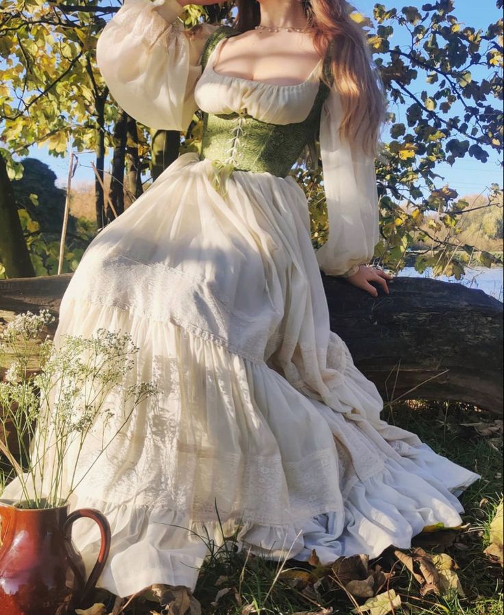 Aesthetic and cute cottagecore outfit ideas Cute Cottagecore Outfits, Gaun Abad Pertengahan, Ren Faire Outfits, Cottagecore Outfit, Cottagecore Dresses, Fair Outfits, Fest Outfits, Mode Hippie, Cottagecore Outfits